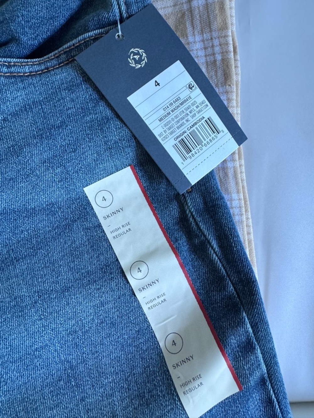 Universal Threads Skinny Jeans - Picture 5 of 6